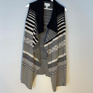 New long slouchy knit vest size medium